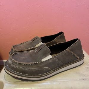 Tan  ariat cruisers barley used!